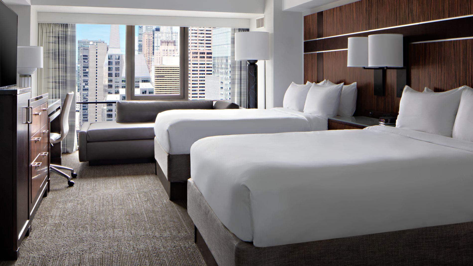 nycmq-double-guestroom-6008_Wide-Hor